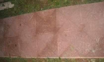 Fine-grain natural split stone elevation tile